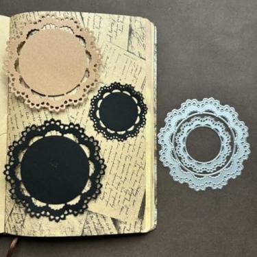 Imagem de LZBRDY Estêncil de matrizes de corte de metal com flores 3D para scrapbooking faça você mesmo, cartão de papel DIY em relevo decorativo (fundo de base de renda com fluxos C 9,9 x 9,9 cm)