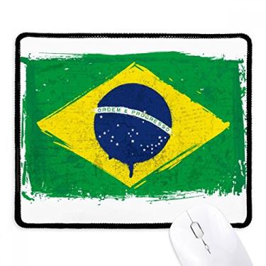 Imagem de Mousepad pintado à mão com a bandeira do Brasil e borda costurada