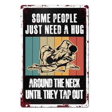Imagem de Placa de metal vintage BJJ Some People Just Need A Hug Tin Sign Decor for Home Room Man Cave Garage Wall Decor, Placa de Jiu Jitsu Brasileiro Decoração 20 x 30 cm