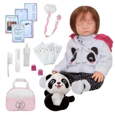 Imagem de Boneca Reborn Bebê Realista Fio a Fio Pandinha Bolsa Itens