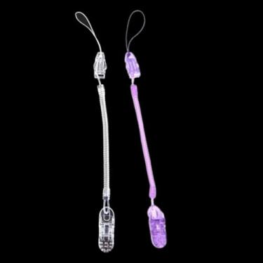 Imagem de Prendedor de Chupeta Universal para Bebê com Mola Extensível até 70cm, Fecho Removível, Evita Quedas e Perdas, Kit com 2 Unidades, Compatível com Chupetas MAM Avent Nuk (Lilás e Transparente)