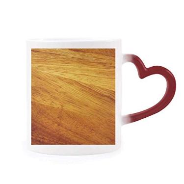 Imagem de Caneca de grés com estampa de listras subtuadas irregulares de madeira sensível ao calor que muda de cor vermelha
