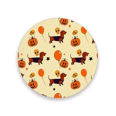 Imagem de JUZIHAI Conjunto de 2 porta-copos de Halloween Dachshunds para bebidas, porta-copos redondos absorventes de pedra de cerâmica com base de cortiça, tapete de proteção de mesa para cozinha, bar