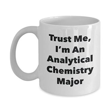 Imagem de Caneca Trust Me, I'm An Analytical Chemistry Major - Caneca de café divertida - Lindas ideias de presentes de formatura para amigos e colegas de classe