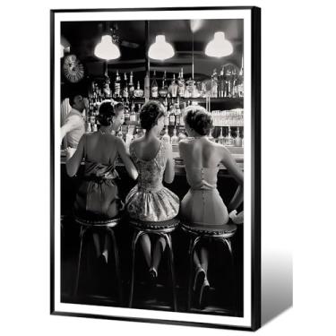 Imagem de Pôster vintage preto e branco moderno feminino bebendo coquetel arte de parede decoração de quarto feminino retrô impressões em tela de álcool fotos de amigos para bar carrinho apartamento dormitório