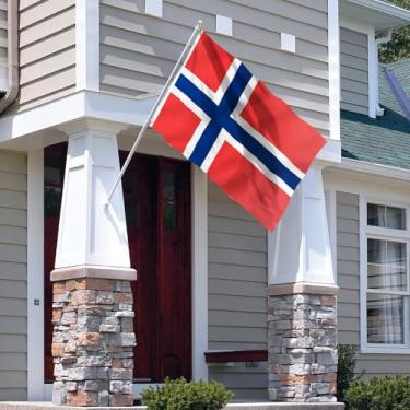 Imagem de Bandeira da Noruega de 9,5 cm x 1,5 m - Cor vívida e à prova de desbotamento - Cabeçalho de lona e costura dupla - Bandeiras Nacionais Norueguesas Poliéster com ilhós de latão 9,5 x 1,5 m