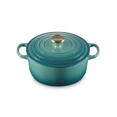 Imagem de PANELA REDONDA LE CREUSET SIGNATURE 22CM PUXADOR DOURADO EM FERRO FUNDIDO BLEU RIVIERA...