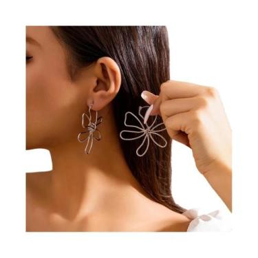 Imagem de Brincos De Flor Grande Vintage Em Cor Dourada Com Design Oco Para Mulh