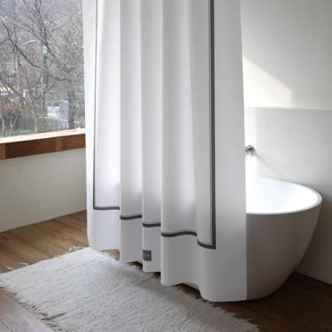 Imagem de onesevennine Cortina de chuveiro de designer coreana – Sem costura, resistente à água (180 cm L x 188 cm C) Moldura – Inclui 12 ganchos de plástico para fácil configuração