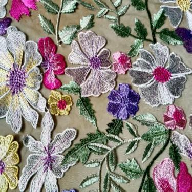 Imagem de Acabamento de renda com flores coloridas bordadas brancas extra largas de 70 cm, tecido de renda feito à mão, parte do vestido, festa em casa, costura em apliques para decoração DIY (preto 1 ano) (2