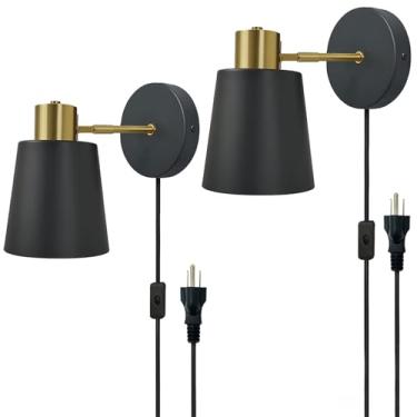 Imagem de YJQHXY Conjunto de 2 arandelas de parede pretas e douradas, plug-in ou com fio, persiana de metal ajustável, luzes de leitura com plugue de 3 pinos, interruptor de botão no cabo, para quarto, sala de