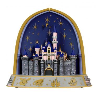 Imagem de Enfeite de Natal Hallmark Keepsake Disney 2025, 70º Aniversário da Disneyland Uma Celebração Mágica Musical com Luz, Castelo da Bela