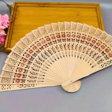 Imagem de Leque Japonês Madeira Crua com Flores 20x45cm Lembrancinha Festa Casam