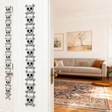 Imagem de Pacote com 2 faixas versáteis para pendurar no Dia das Bruxas com cortinas de fundo com gráficos de caveira – Perfeito para festas de Halloween, aniversários de terror, decoração de sala de aula e