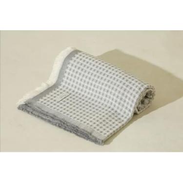 Imagem de Manta Decorativa Formah LMPeter – 1,60 × 2,00 m – 100% Algodão Piquet – Gramatura 240 g/m² – Manta para Sofá, Cama ou Decoração (Cinza)