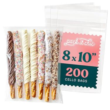 Imagem de Pack It Chic - Sacos de celofane autovedantes transparentes de 20 x 25 cm (pacote com 200) - Sacos de haste de biscoito e pretzel com adesivo resselável para embalagem de produtos de panificação
