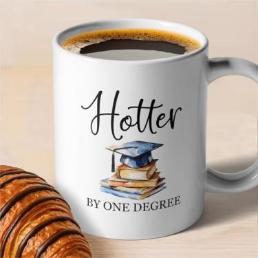 Imagem de zcyhtqp, Hotter By One Degree, caneca de café de cerâmica de graduação engraçada, novidade, criatividade, copos de bebida, presentes de graduação para mulheres, presentes de pós-graduação