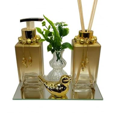 Imagem de Kit Lavabo Luxo com Saboneteira e Difusor – Conjunto Decorativo com Bandeja Espelhada, Passarinho e Vaso com Folhagem (DOURADO)