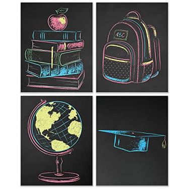 Imagem de Summit Designs Conjunto de 4 impressões de arte de parede com tema escolar 20 x 25 cm, decoração educativa para sala de aula, presentes para professores, livros, maçã, globo, boné de formatura, volta