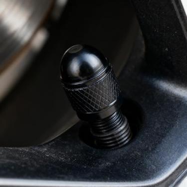 Imagem de 5 peças de tampas de válvula de pneu estilo bala de alumínio preto, tampas universais de haste de válvula Schrader para carros, caminhões, SUVs, motocicletas e bicicletas – à prova de poeira, à prova