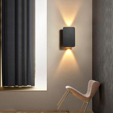 Imagem de Luminária de parede LED 7W com iluminação para cima e para baixo, 3000K, luz quente, moderna, em alumínio, design quadrado, ideal para corredores, quartos e salas de estar, preta.