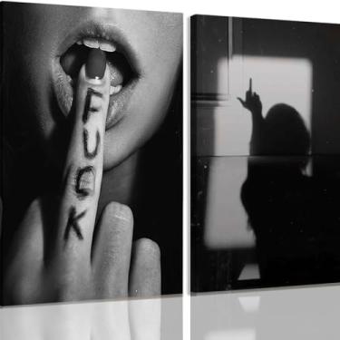 Imagem de Moda vintage feminista decoração de parede arte de parede em tela preta e branca pôsteres estéticos fumando senhora sentada em um banheiro pôster de dedo médio decoração de quarto de menina