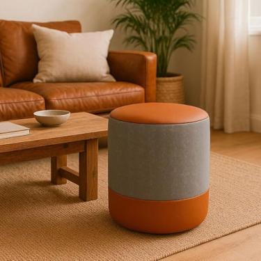 Imagem de Kit 2 Puff Plus Banquinho Redondo Decorativo em Linho Base e Tampo Courino Cinza/Caramelo 48cm x 38cm