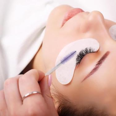 Imagem de 50 pincéis de cílios de cristal, varinhas de rímel roxas, kits de maquiagem descartáveis para aplicar rímel, extensões de cílios e pincel de sobrancelha