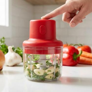 Imagem de Processador de alimentos elétrico portátil de 45 watts, com três lâminas de aço inoxidável, ideal para picar cebolas e alho. Simples de operar e fácil de limpar. (Vermelho)