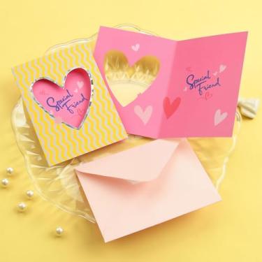 Imagem de Cartão de felicitações com recorte de coração doce da amizade, janela em forma de coração com glitter prateado, design rosa pastel fosco amarelo para melhor amiga, namorada, irmã, mulheres