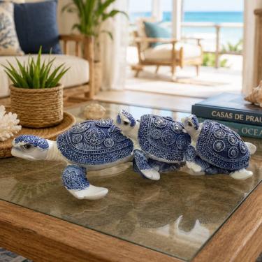 Imagem de Estatueta Decorativa Família Tartaruga Marinha da Sorte em Resina com Acabamento Elegante 30cm Branco