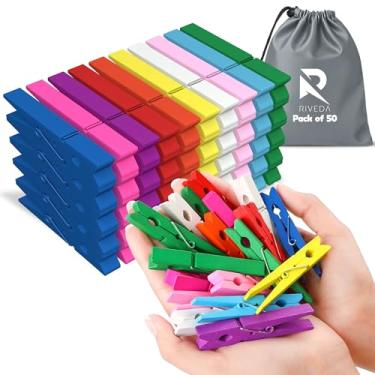 Imagem de Pacote com 50 alfinetes coloridos de madeira para artesanato, prendedores de roupa de 6 cm, itens essenciais para casa e sala de aula, decoração e artesanato, quadros para pendurar, multicoloridos