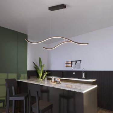Imagem de Luminária pendente LED moderna para mesa de jantar, com intensidade ajustável e controle remoto. Lustre de design moderno em formato de onda, com altura regulável, ideal para cozinha, escrit