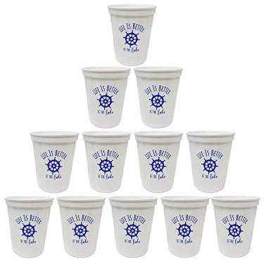 Imagem de Taças de festa com frases de celebração: 12 Life is Better at The Lake (Branco)