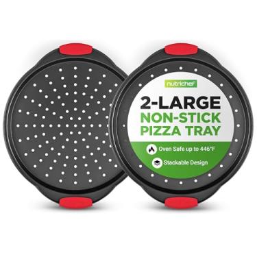 Imagem de NutriChef Bandeja de pizza antiaderente de 2 peças de 35,5 cm, assadeira antiaderente redonda de aço carbono com furos perfurados, tela de pizza premium para assar com alças de silicone, lavável na