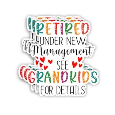 Imagem de (3 peças) Retired Under New Management See Grandkids for Details Sticker Funny Sayings Sarcastic Quotes Retirement Vinyl Decal for Tumbler Laptop Kindle Water Bottles Books Phone - Tamanho 3x3