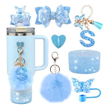 Imagem de Conjunto de 6 peças de acessórios de copo Stanley azul - tampa de cobertura de palha de borboleta, laço brilhante para canudo, bota de silicone brilhante, pingente de letra e pompom para copos satnley