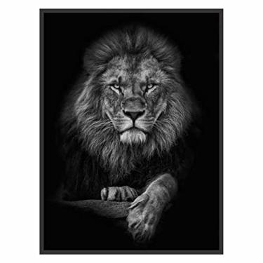 Imagem de Quadro Decorativo com Moldura de Madeira Leão Preto e Branco 90x60 para Decoração de Sala, Quarto, Escritório e outros Ambientes Cor da armação:Preto