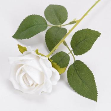 Imagem de 5 peças de flores artificiais – flores de rosas brancas com folhas, arranjos florais falsos para casa, banheiro, escritório, mesa, mesa central, prateleira, decorações de casamento