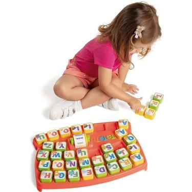 Imagem de Brinquedo Educativo Monta Palavras com Mesa Alfabeto Encaixável e Roleta Tateti Brinquedos