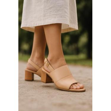 Imagem de Sandália Feminina em Couro Legítimo  Conforto, Estilo e Durabilidade e