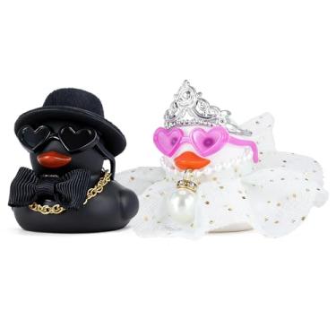 Imagem de BOZILY 2 peças de patos de borracha para decoração de carro – Conjunto de pato para noiva e noivo com chapéu, coroa, óculos de sol, colar, saia (preto e branco, tamanho mini) - presentes de casamento