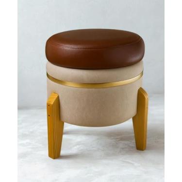 Imagem de Banqueta Moderna com Assento Duplo, Estrutura em Madeira, Acabamento em Couro Marrom e Bege com Detalhe Dourado