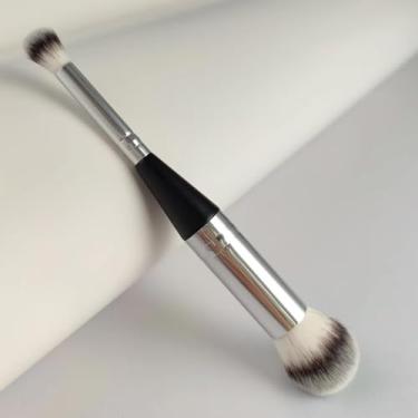 Imagem de Pincel iluminador de ponta dupla - Conjunto de pincéis de maquiagem profissional com cabeças anguladas e redondas, cerdas sintéticas macias para contorno do rosto, mistura, ferramentas cosméticas