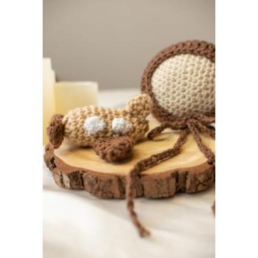 Imagem de Amigurumi avião e touca bege e marrom fotografia newborn recém nascido