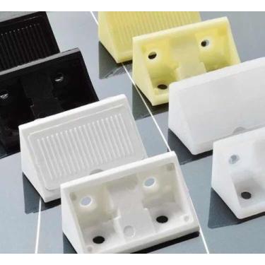 Imagem de 50 Cantoneira Plástica Montagem 4 Furos Preto Com parafuso - comercial