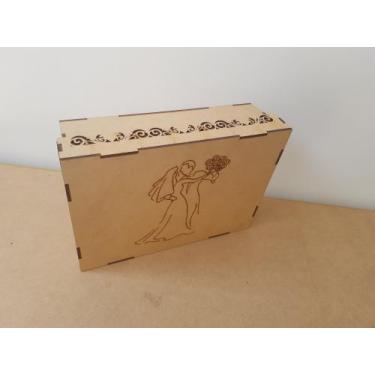 Imagem de Caixa MDF desenho noivos na tampa para lembranças de casamento / noiva