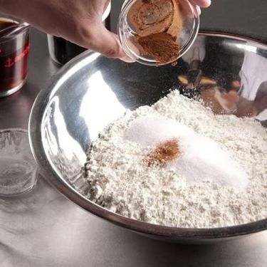 Imagem de Kit 2 Tigelas Fundas Bowl, Utensílio de Cozinha, Preparar ou Servir Saladas, Frutas e Legumes, Massas 22CM em Inox