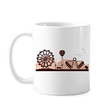 Imagem de Caneca de cerâmica com contorno de instalações pretas do parque de diversões cerâmica xícara de café e porcelana