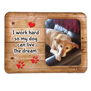 Imagem de Presentes para amantes de cães "I Work Hard So My Dog Can Live the Dream", molduras para quadros de mesa distintas | Edição para amantes de animais, uma moldura especial para mãe de cachorro com design Barnwood, inclui ímã de geladeira bônus